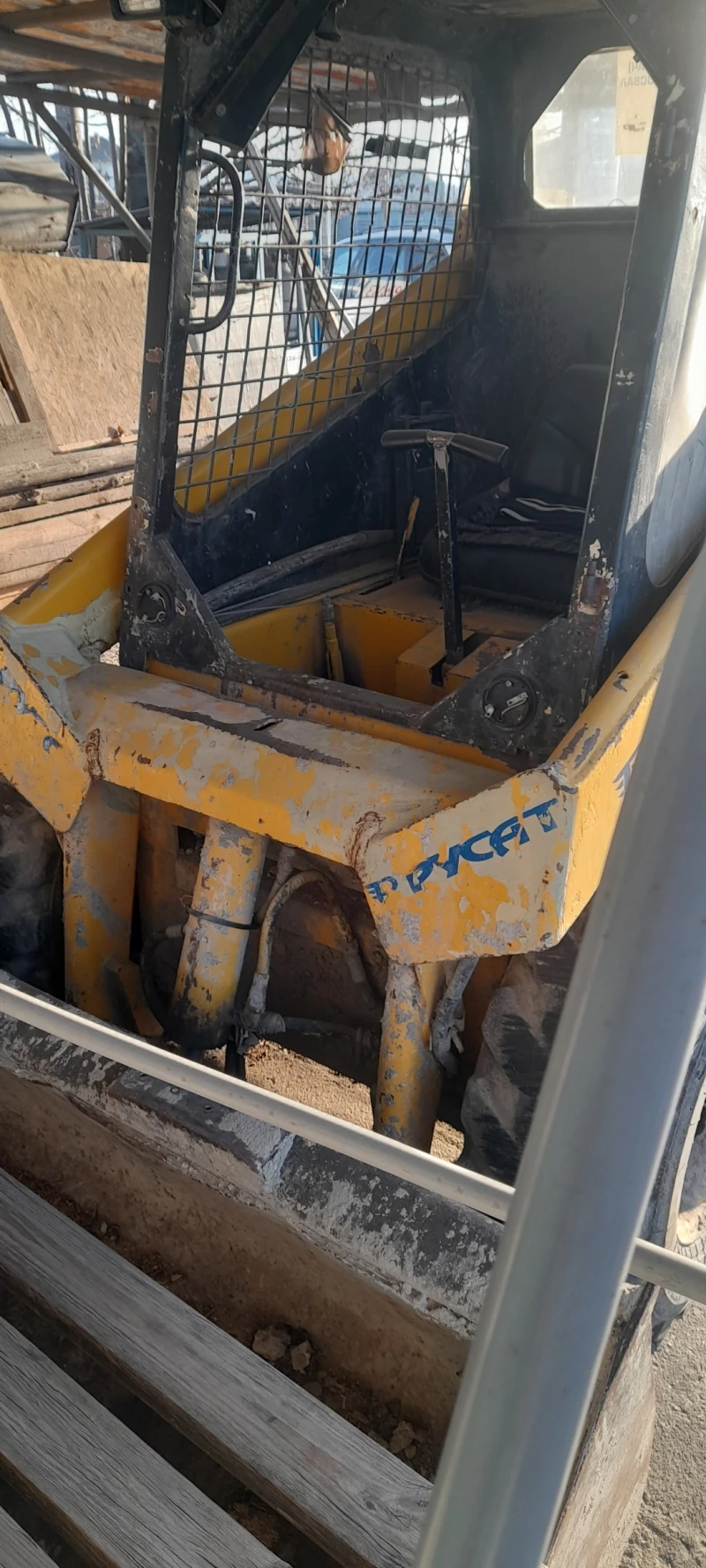 Челен товарач Друга марка мустанг, снимка 2 - Индустриална техника - 52967673