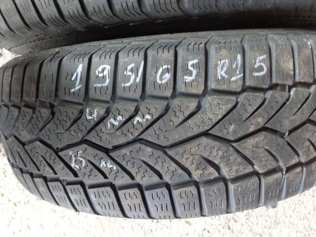 Гуми Зимни 195/65R15, снимка 1 - Гуми и джанти - 25825123