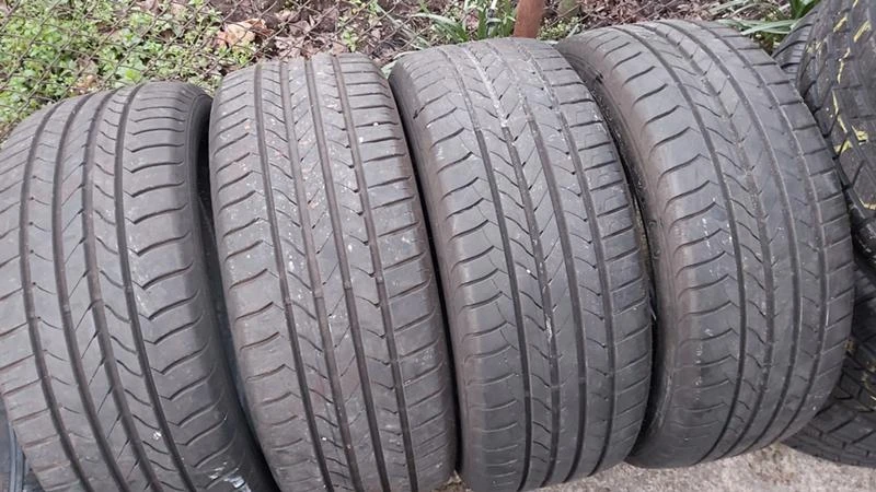 Гуми Летни 215/50R17, снимка 1 - Гуми и джанти - 27512622