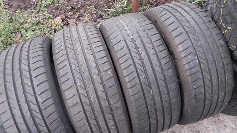 Гуми Летни 215/50R17, снимка 2 - Гуми и джанти - 27512622