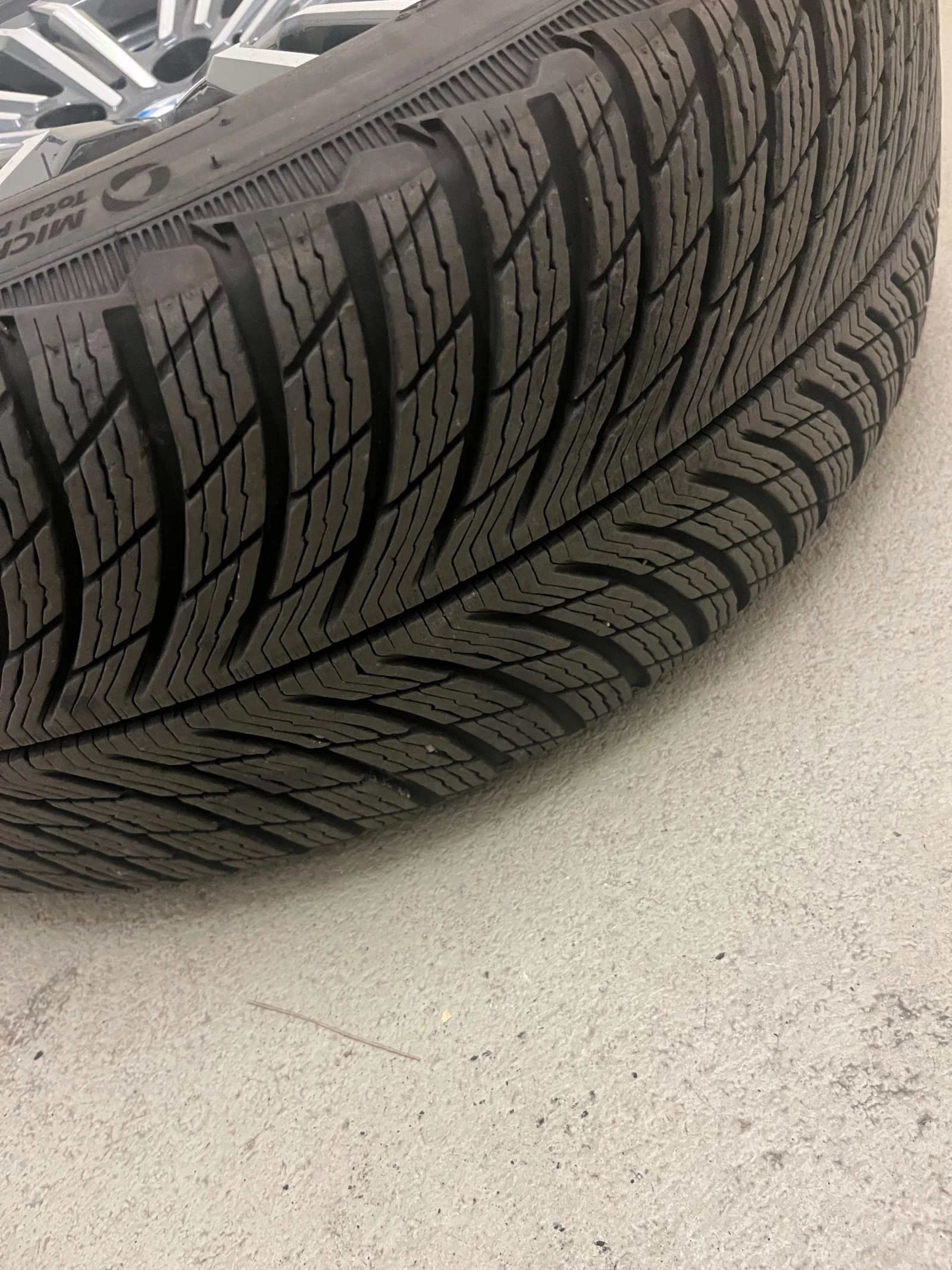 Гуми с джанти Michelin 225/40R18, снимка 6 - Гуми и джанти - 54999653