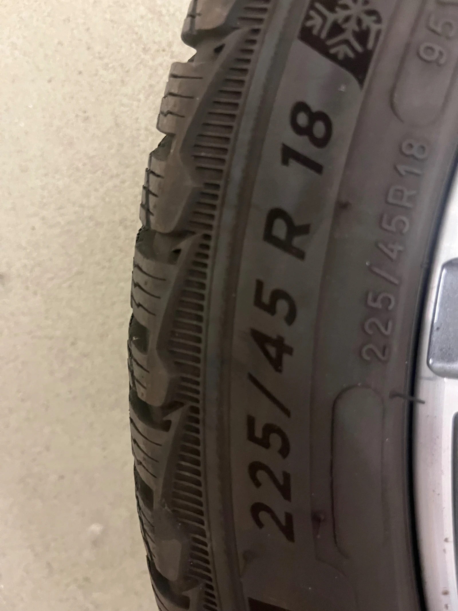 Гуми с джанти Michelin 225/40R18, снимка 2 - Гуми и джанти - 54999653
