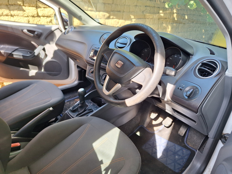 Seat Ibiza, снимка 4 - Автомобили и джипове - 46416428