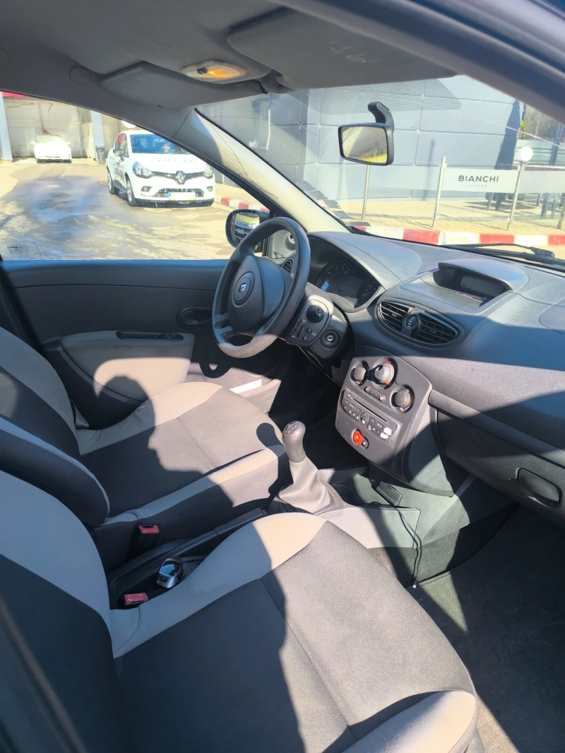 Renault Clio 1.5d, снимка 5 - Автомобили и джипове - 49014101