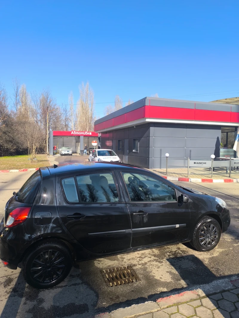 Renault Clio 1.5d, снимка 3 - Автомобили и джипове - 49014101