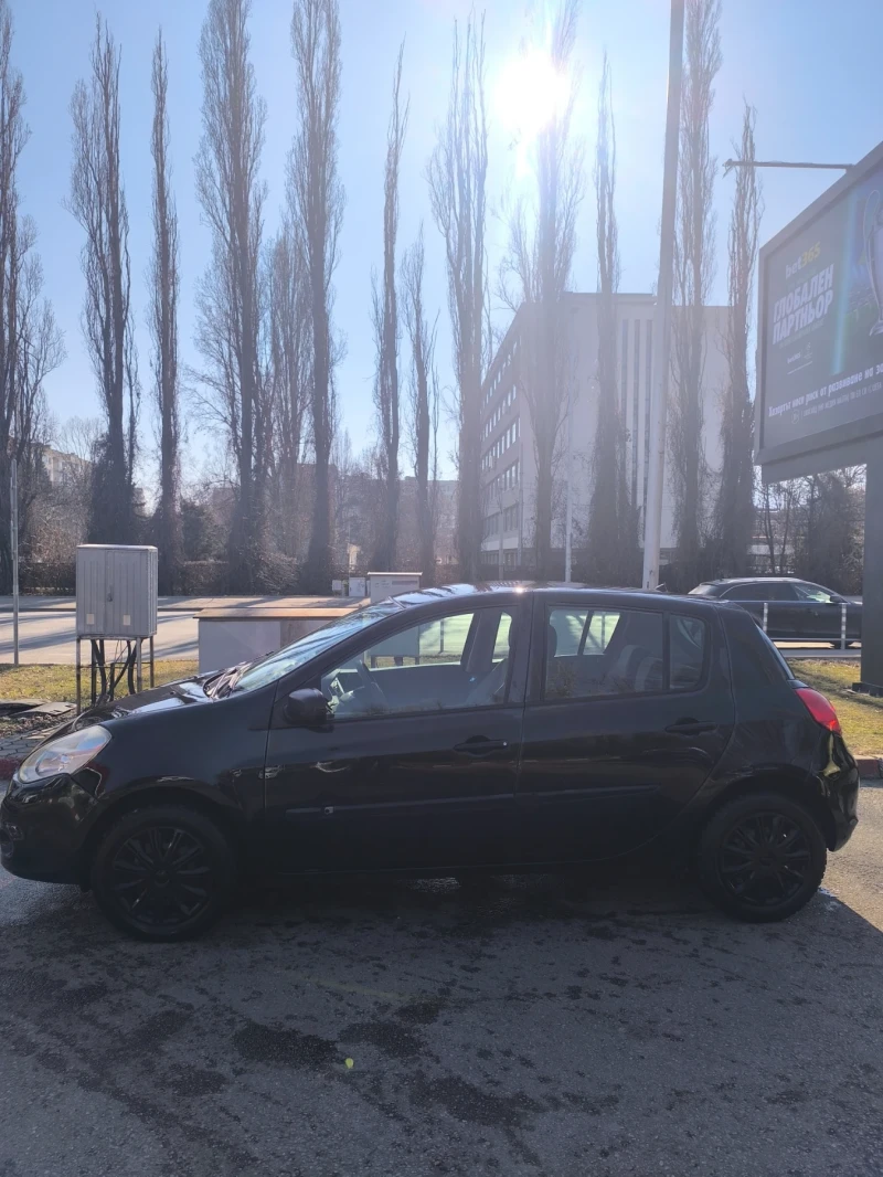 Renault Clio 1.5d, снимка 4 - Автомобили и джипове - 49014101