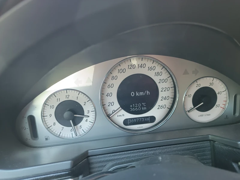 Mercedes-Benz E 320 CDI, снимка 5 - Автомобили и джипове - 52246023