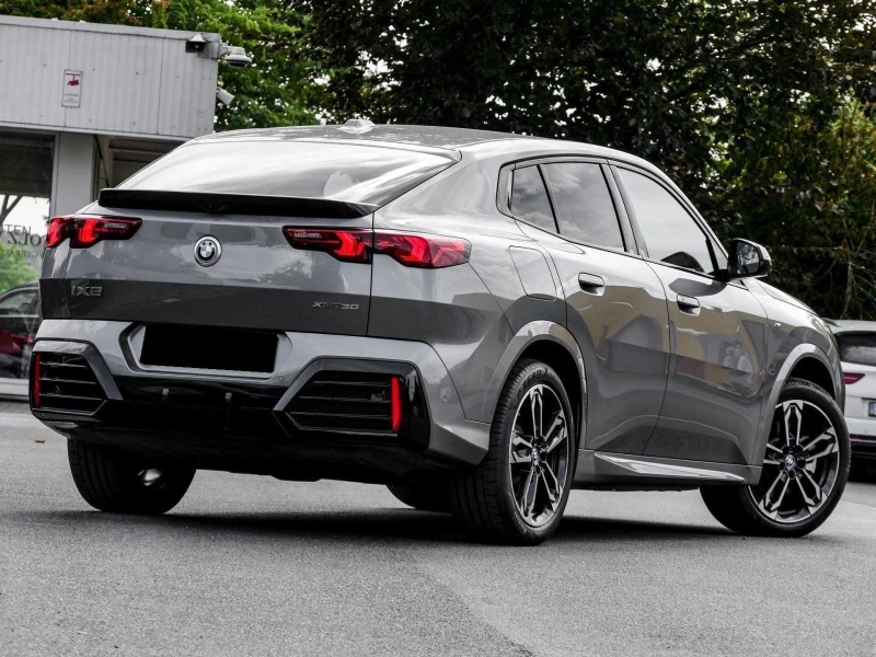 BMW iX2 xDrive30/ M-SPORT/ HEAD UP/ 360/ LED/ SHADOW LINE/, снимка 4 - Автомобили и джипове - 52560805