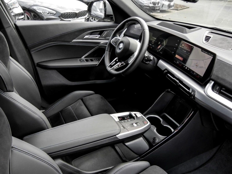 BMW iX2 xDrive30/ M-SPORT/ HEAD UP/ 360/ LED/ SHADOW LINE/, снимка 12 - Автомобили и джипове - 52560805