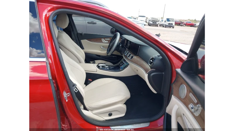 Mercedes-Benz E 300, снимка 5 - Автомобили и джипове - 52643311