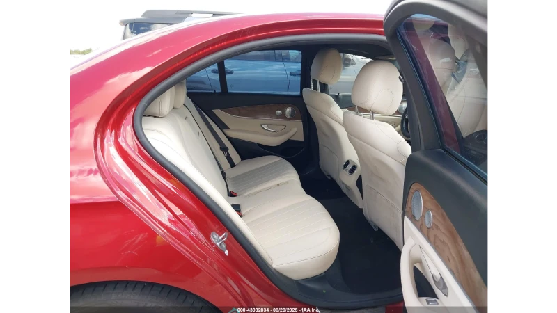 Mercedes-Benz E 300, снимка 7 - Автомобили и джипове - 52643311