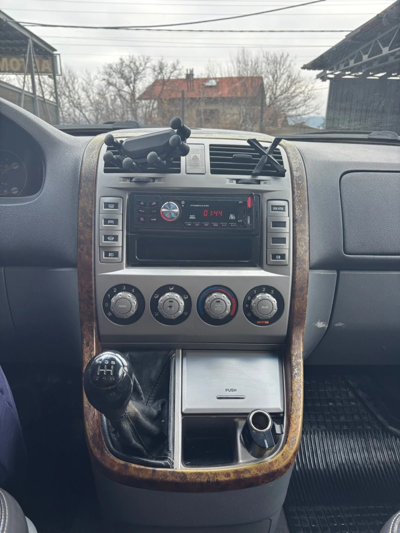 Kia Carnival, снимка 9 - Автомобили и джипове - 52771873