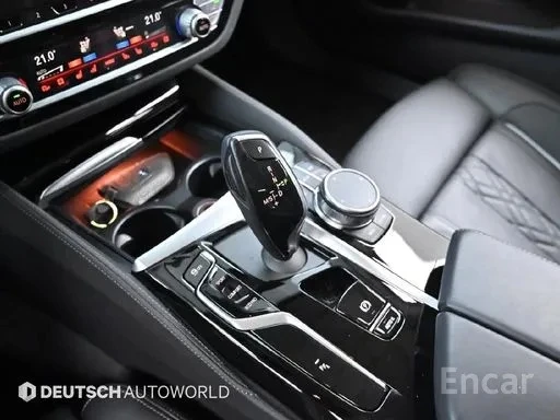 BMW 530 xDrive Luxury | HUD | Кожа | Подгрев | Обдухване, снимка 9 - Автомобили и джипове - 54680932