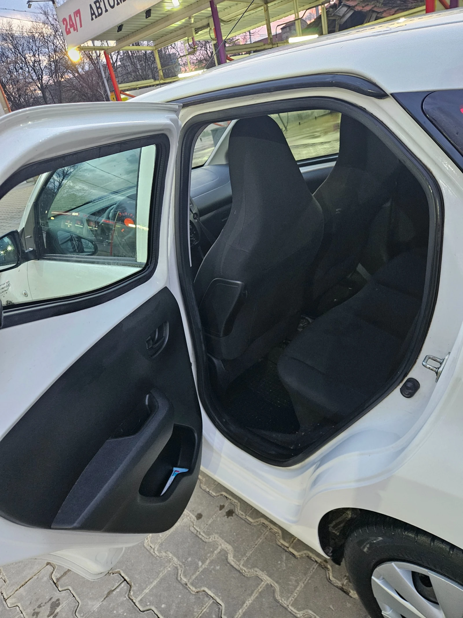 Toyota Aygo Първи собственик - изображение 10