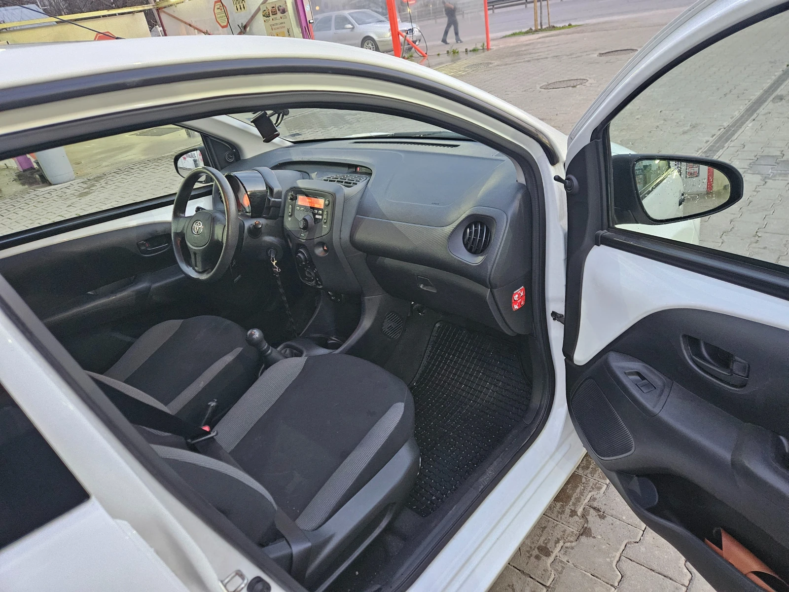 Toyota Aygo Първи собственик - изображение 8