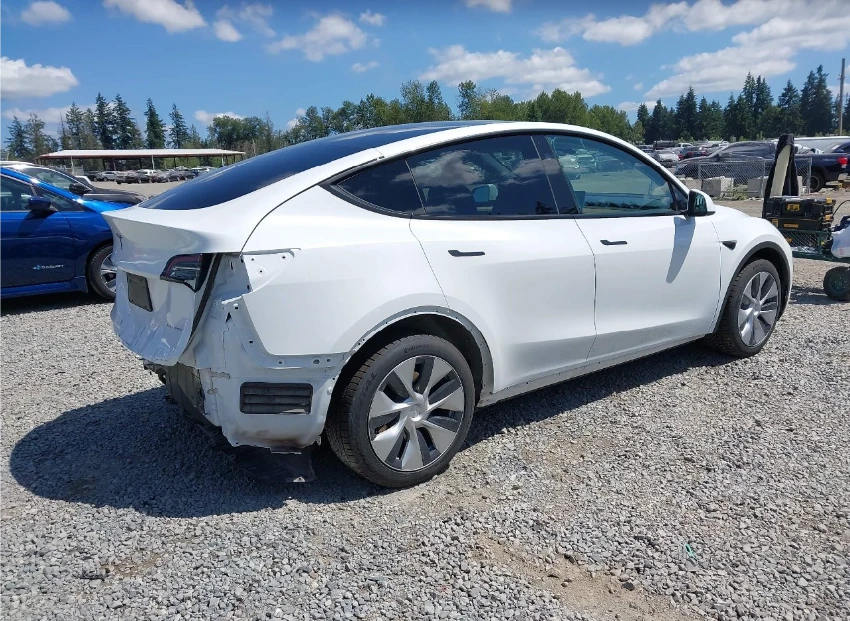 Tesla Model Y Long Range* Dual Motor* AWD* Автопилот* LED* Пано* - изображение 5