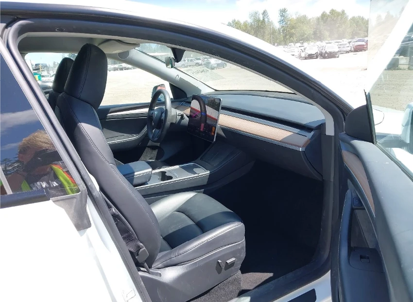 Tesla Model Y Long Range* Dual Motor* AWD* Автопилот* LED* Пано* - изображение 7