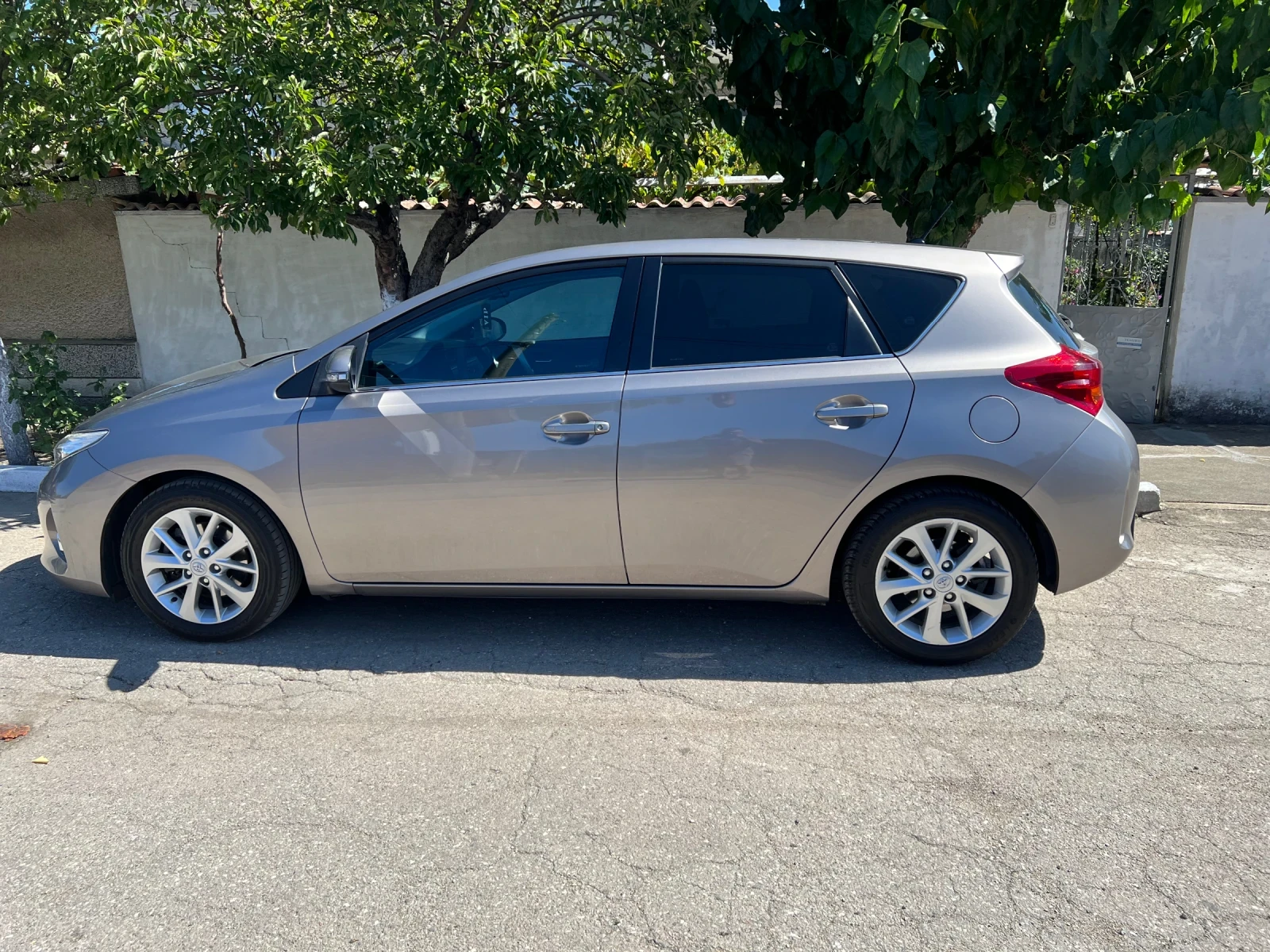 Toyota Auris 2.0 D4D | Mobile.bg   1