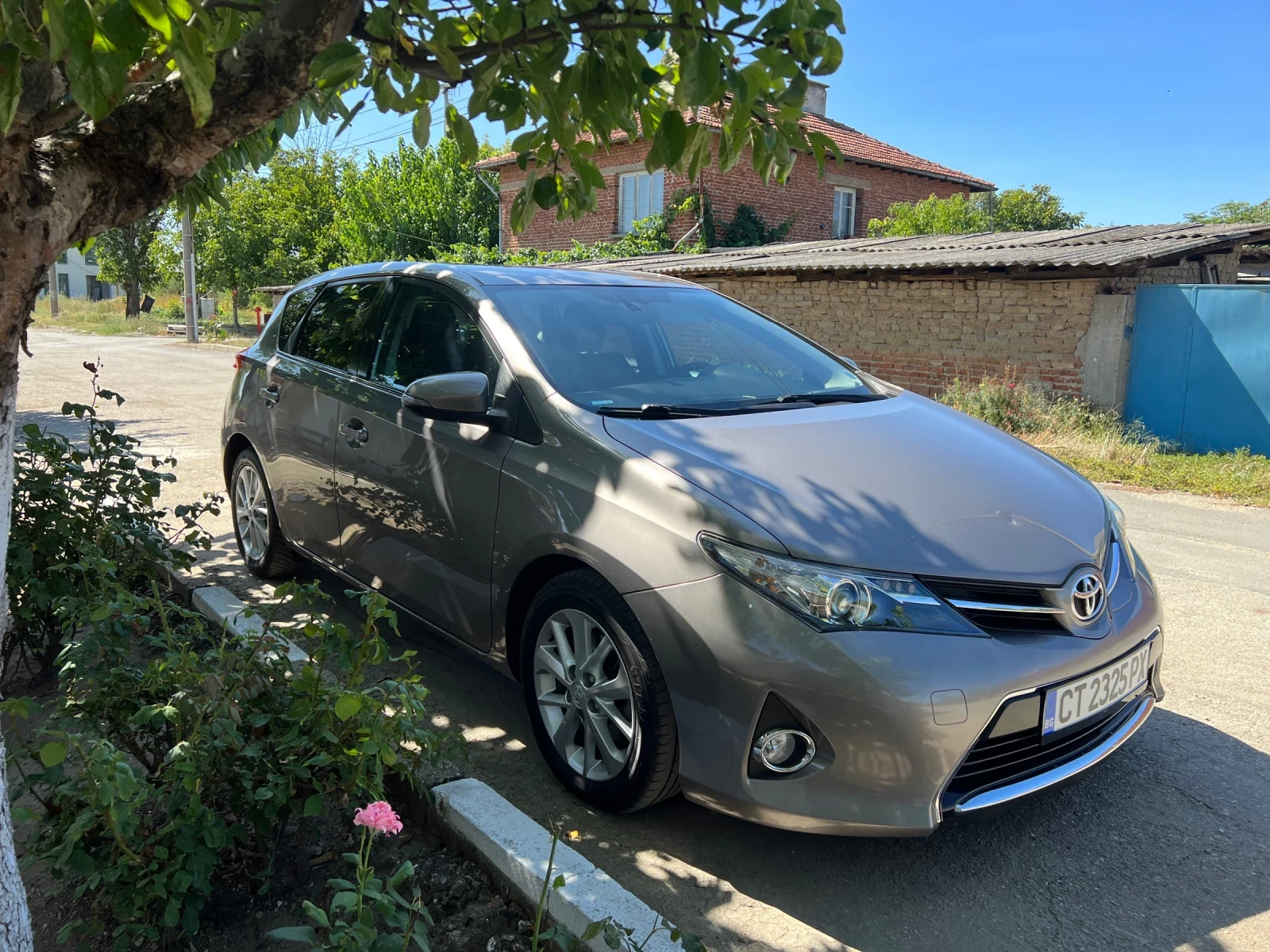 Toyota Auris 2.0 D4D - изображение 2