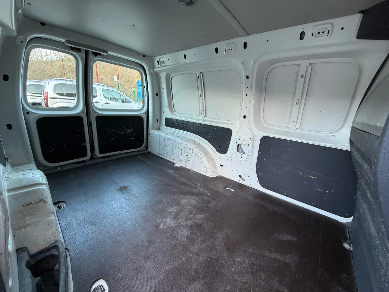 VW Caddy 1.6TDI MAXI  | Mobile.bg   11