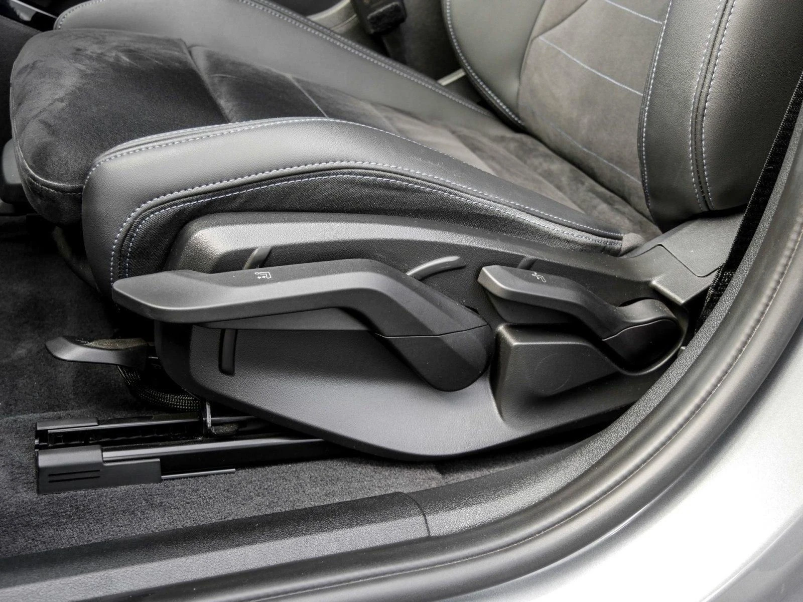 BMW iX2 xDrive30/ M-SPORT/ HEAD UP/ 360/ LED/ SHADOW LINE/ - изображение 6