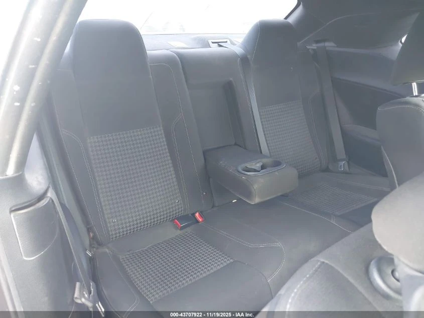 Dodge Challenger 3.6L V-6 DOHC, VVT, 305HP Rear Wheel Drive | Mobile.bg � ����������� 13