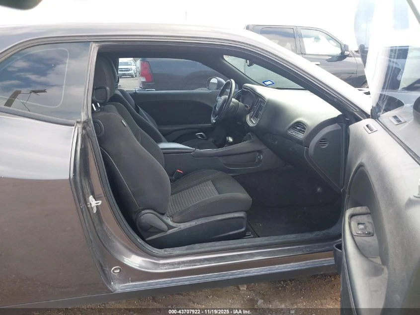 Dodge Challenger 3.6L V-6 DOHC, VVT, 305HP Rear Wheel Drive | Mobile.bg � ����������� 10