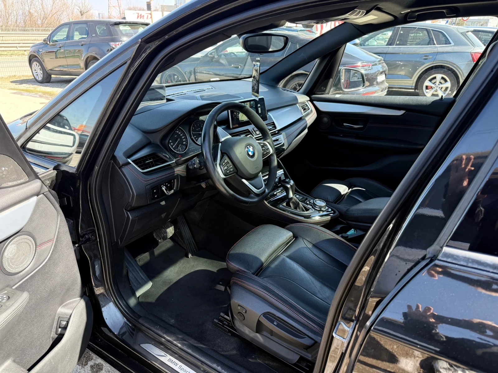 BMW 2 Active Tourer 225i M sport HeadUp Panorama Kamera , снимка 8 - Автомобили и джипове - 53830210