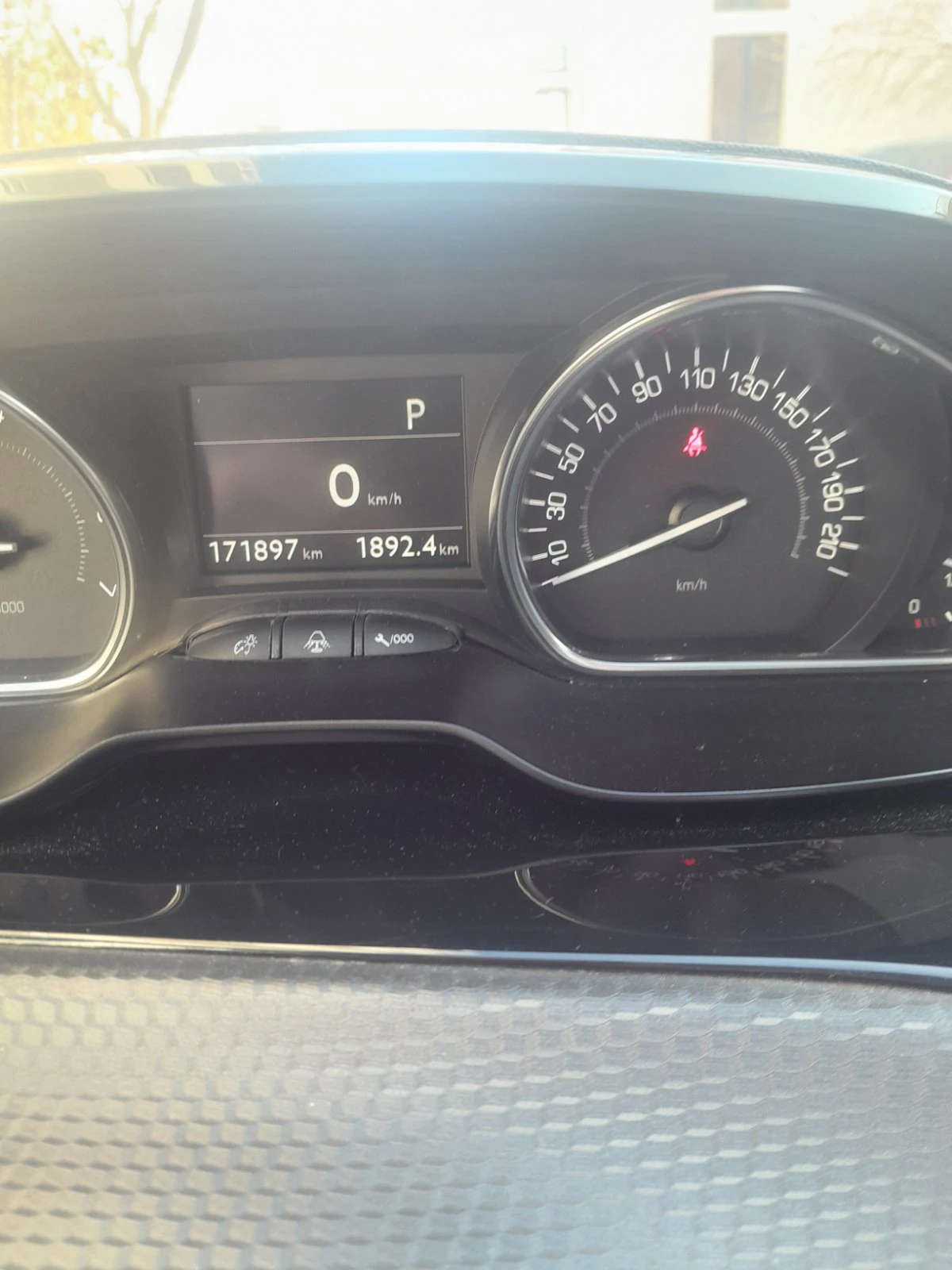 Peugeot 2008, снимка 13 - Автомобили и джипове - 54069427