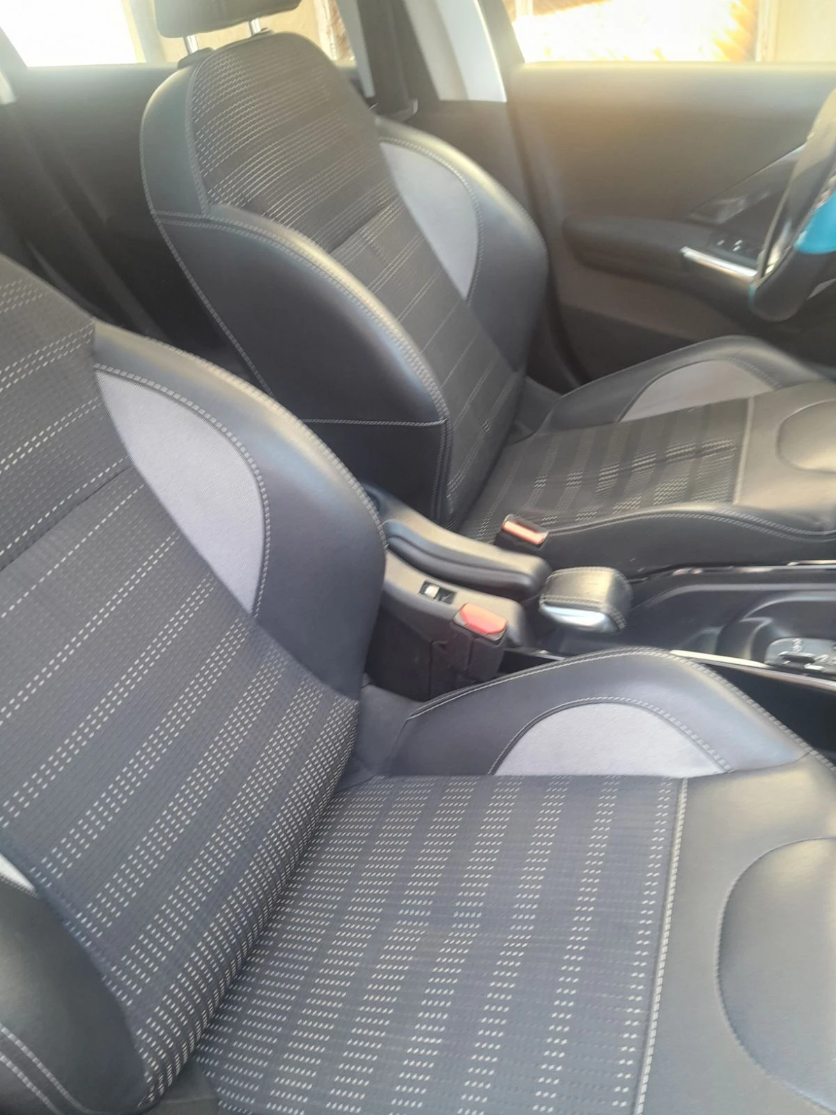 Peugeot 2008, снимка 14 - Автомобили и джипове - 54069427