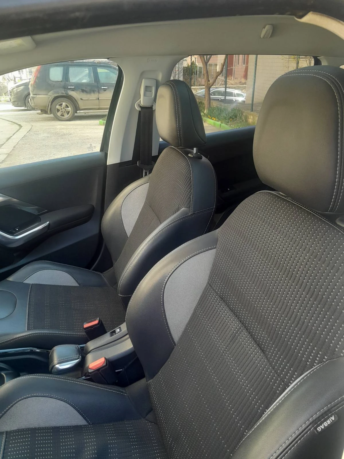 Peugeot 2008, снимка 5 - Автомобили и джипове - 54069427