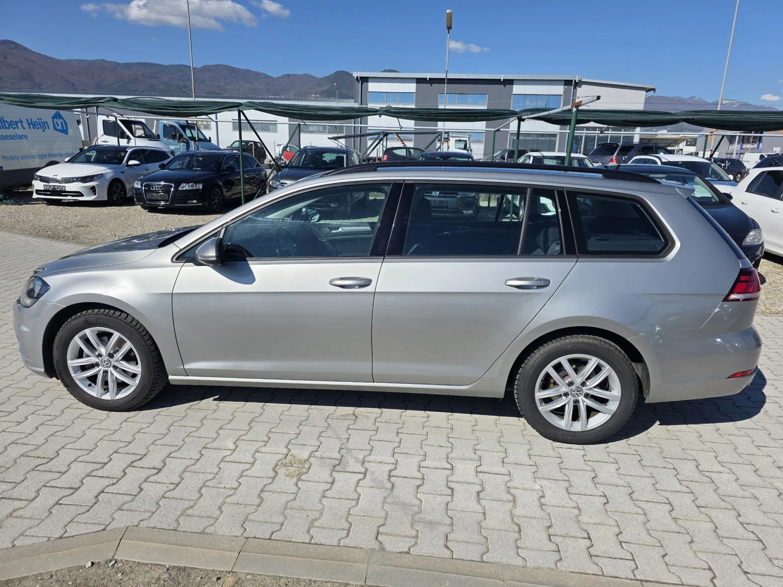 VW Golf Variant 1.6TDI Navi DSG Лизинг, снимка 4 - Автомобили и джипове - 54109284