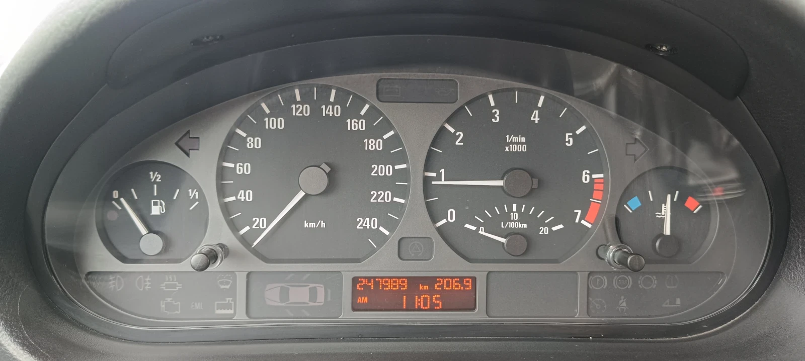 BMW 318  1.8 Бензин, 118 к.с. Димитровград , снимка 11 - Автомобили и джипове - 54198397