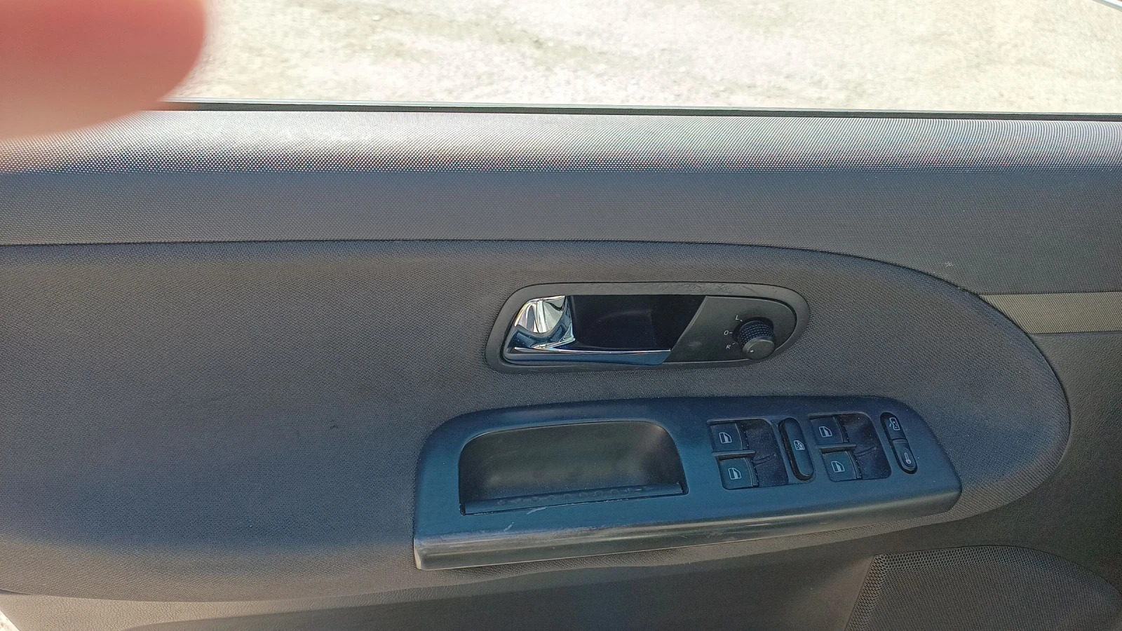 VW Sharan 1.9tdi, снимка 11 - Автомобили и джипове - 54363020