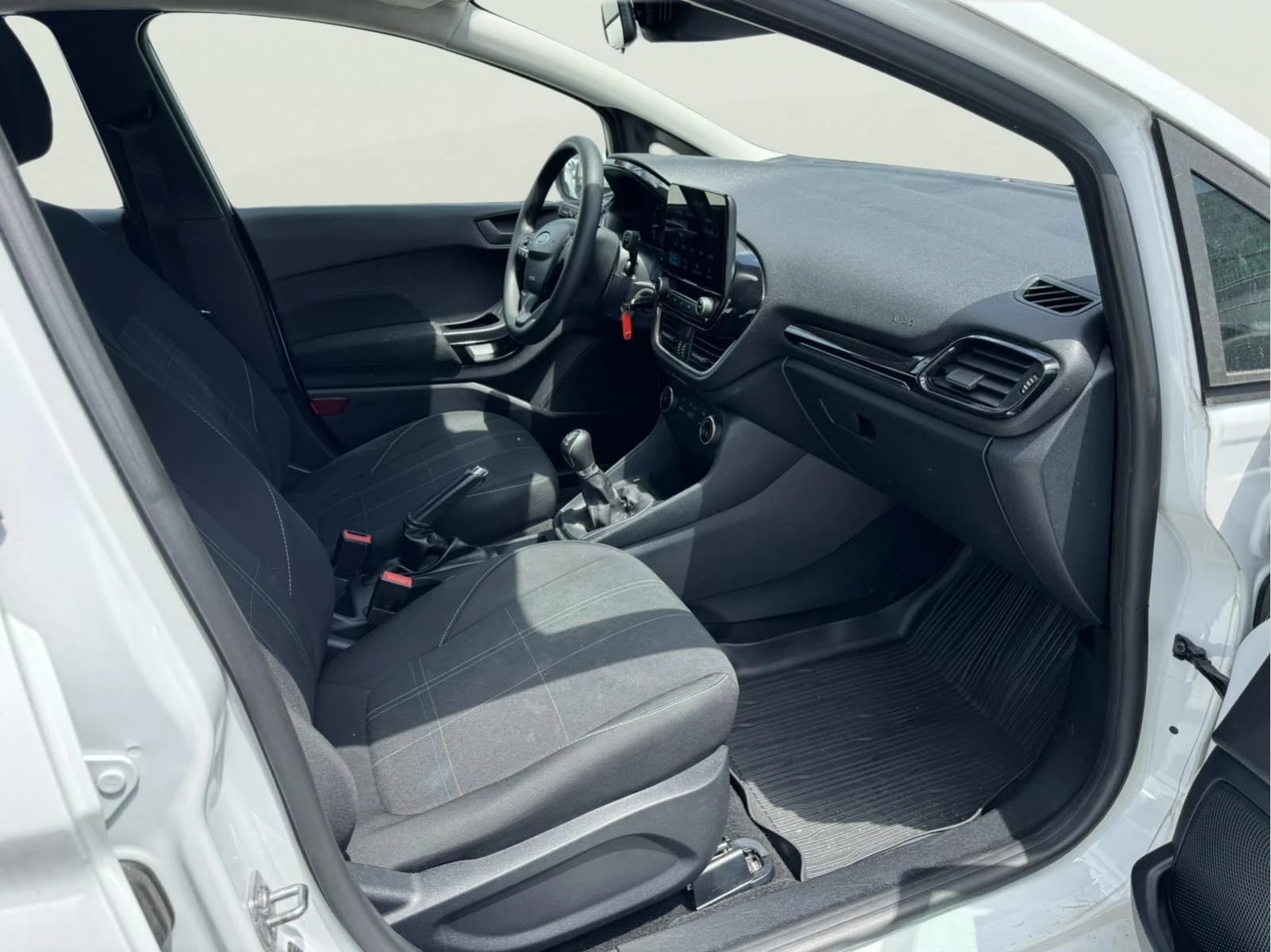 Ford Fiesta 1.1 Duratec, снимка 9 - Автомобили и джипове - 54756040