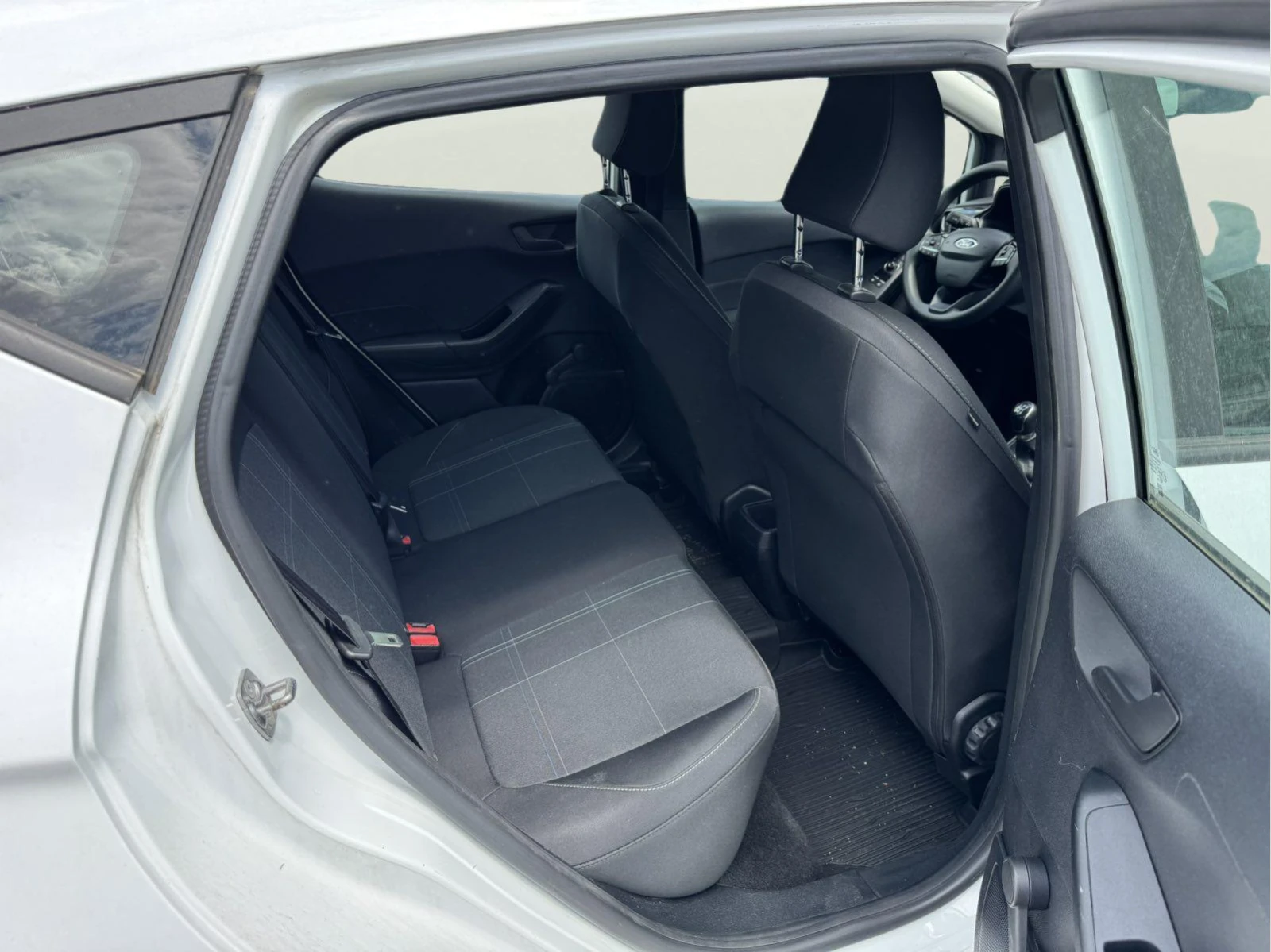 Ford Fiesta 1.1 Duratec, снимка 10 - Автомобили и джипове - 54756040