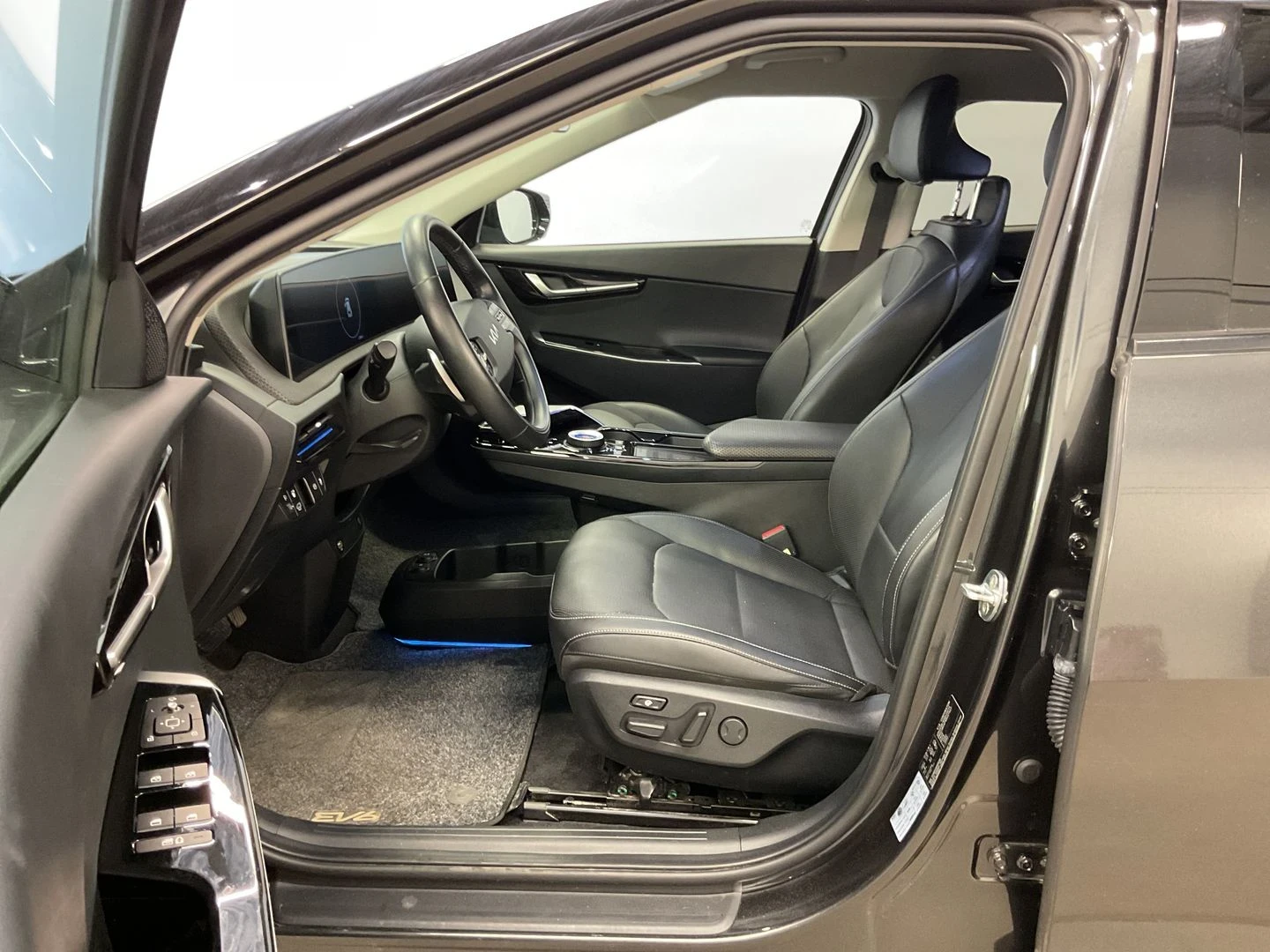 Kia EV6 77.4KWH PLUS/AMBIENT/ОБДУХВАНЕ/ТЕРМОПОМПА/ГАРАНЦИЯ, снимка 5 - Автомобили и джипове - 55569426