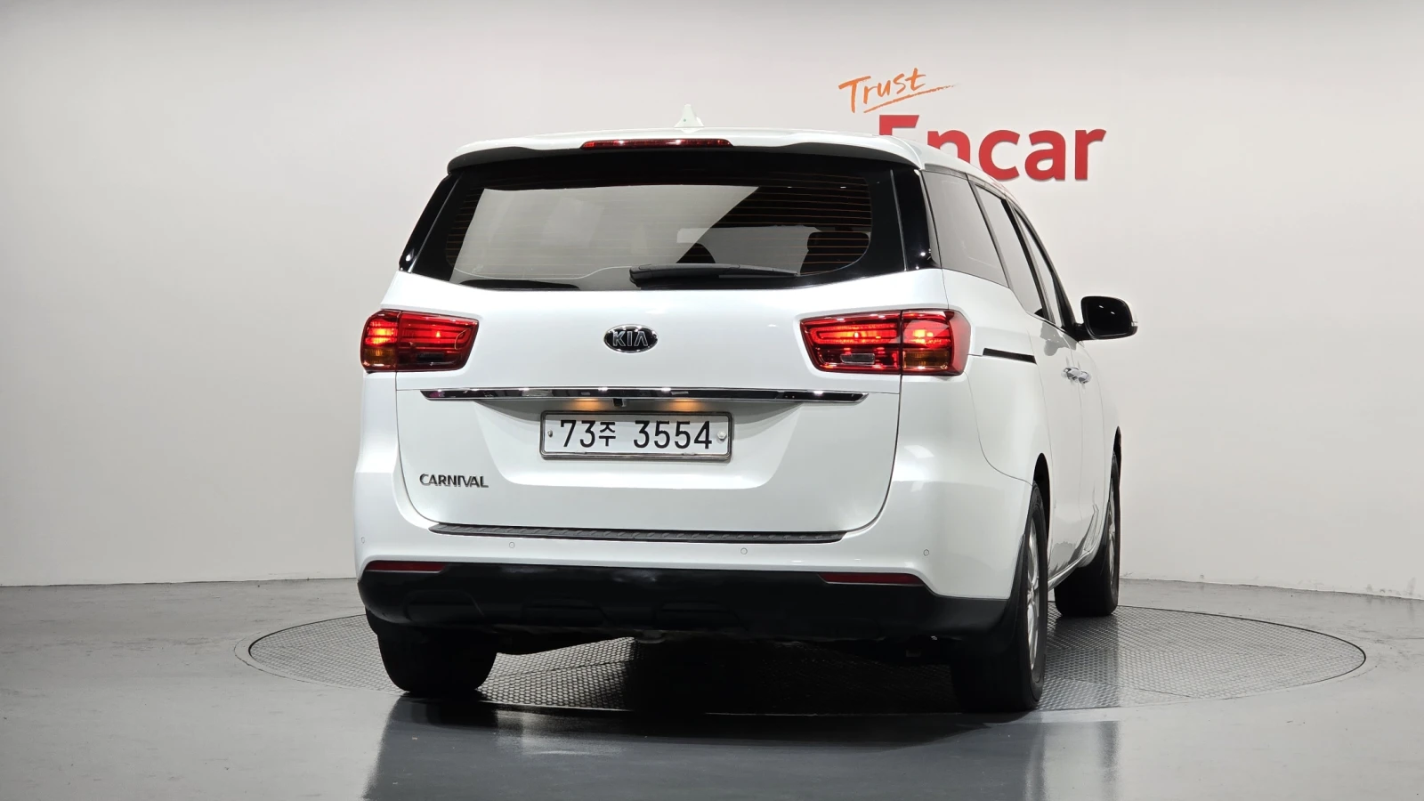 Kia Carnival КРАЙНА ЦЕНА, снимка 4 - Автомобили и джипове - 55595022