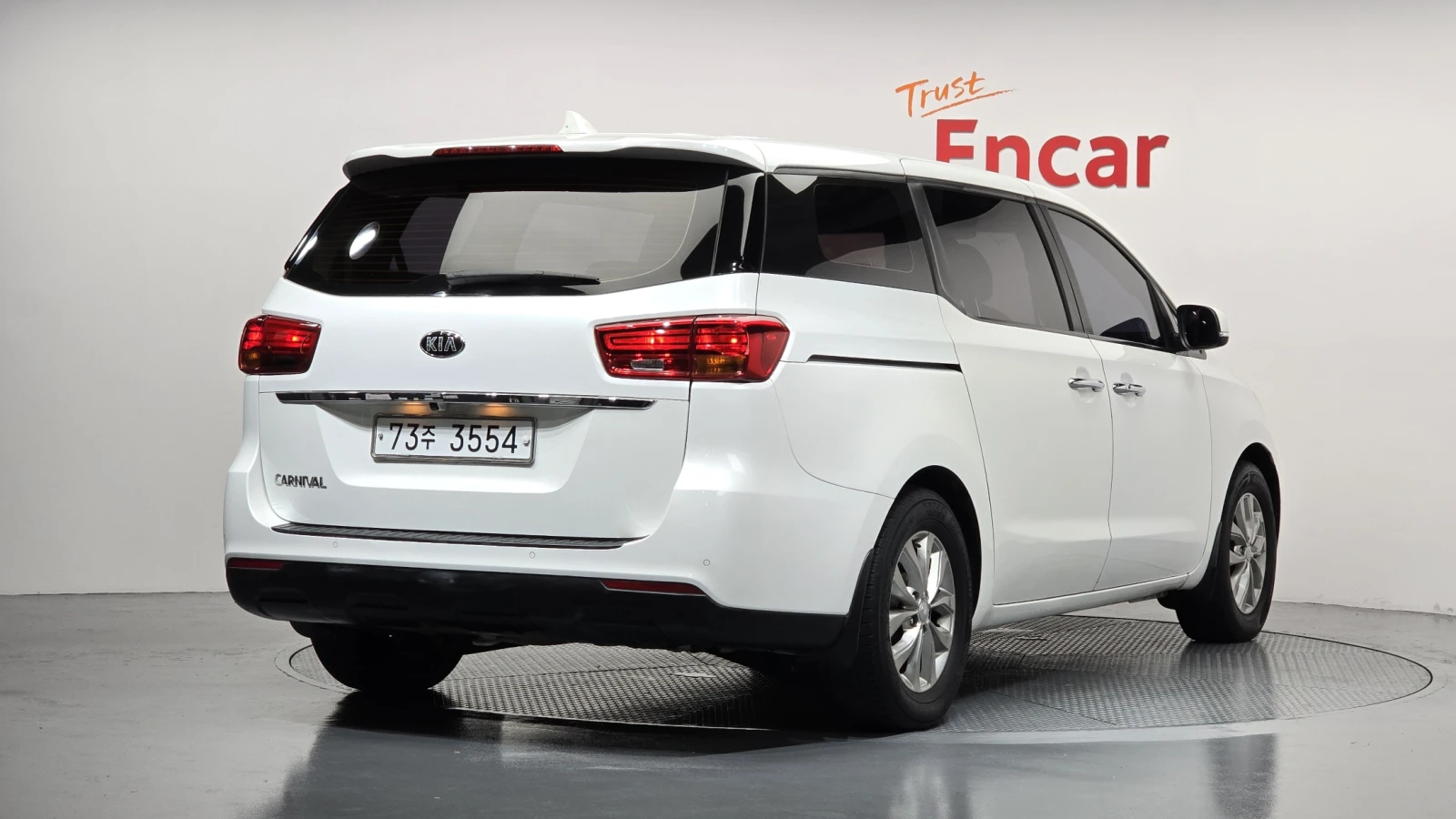 Kia Carnival КРАЙНА ЦЕНА, снимка 2 - Автомобили и джипове - 55595022