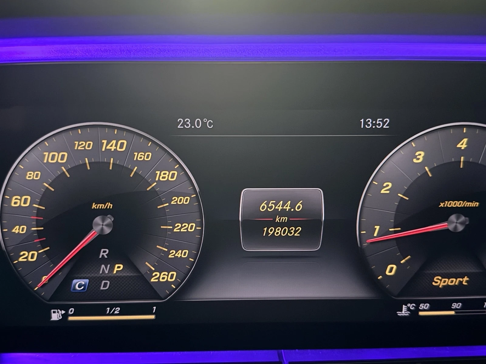 Mercedes-Benz E 200, снимка 8 - Автомобили и джипове - 55751145