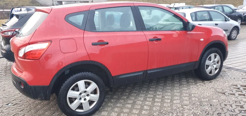 Nissan Qashqai 1.6i, снимка 13 - Автомобили и джипове - 52856875