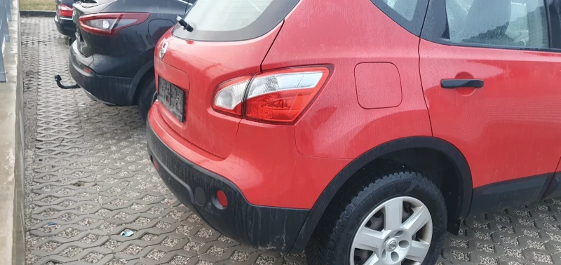 Nissan Qashqai 1.6i, снимка 12 - Автомобили и джипове - 52856875