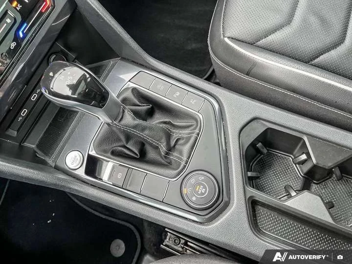 VW Tiguan Highline R-Line | Navigation | Leather | Sunroof |, снимка 11 - Автомобили и джипове - 53914253