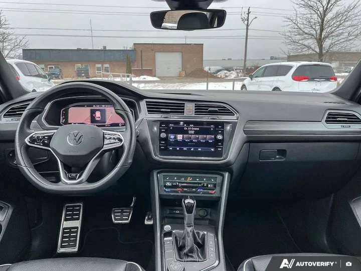 VW Tiguan Highline R-Line | Navigation | Leather | Sunroof |, снимка 9 - Автомобили и джипове - 53914253