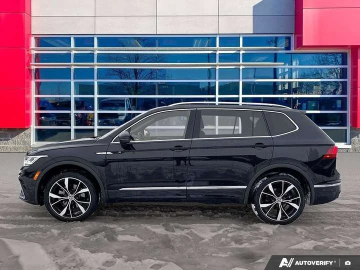 VW Tiguan Highline R-Line | Navigation | Leather | Sunroof |, снимка 3 - Автомобили и джипове - 53914253