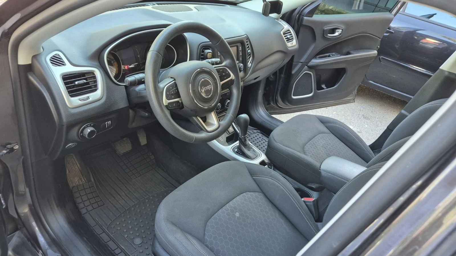 Jeep Compass 2.4i - изображение 10