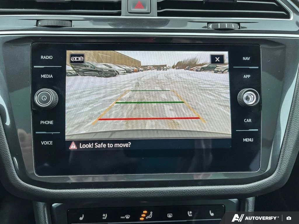 VW Tiguan Highline R-Line | Navigation | Leather | Sunroof |, снимка 14 - Автомобили и джипове - 53914253