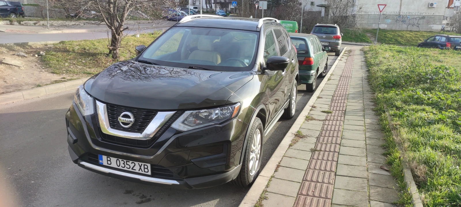 Nissan Rogue SV, снимка 2 - Автомобили и джипове - 54050313