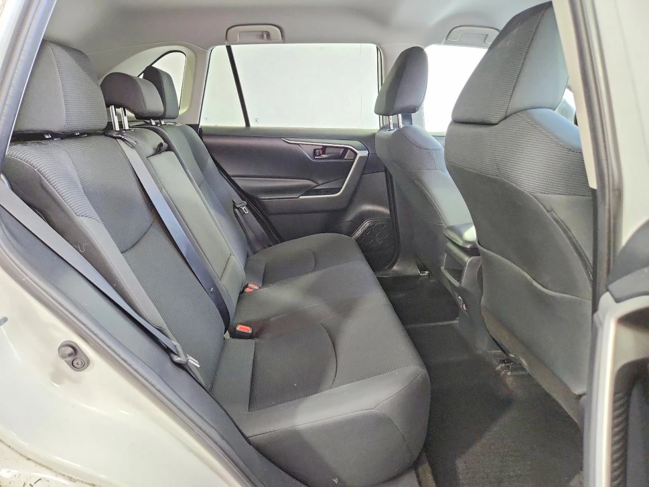 Toyota Rav4 LE, снимка 9 - Автомобили и джипове - 54630143