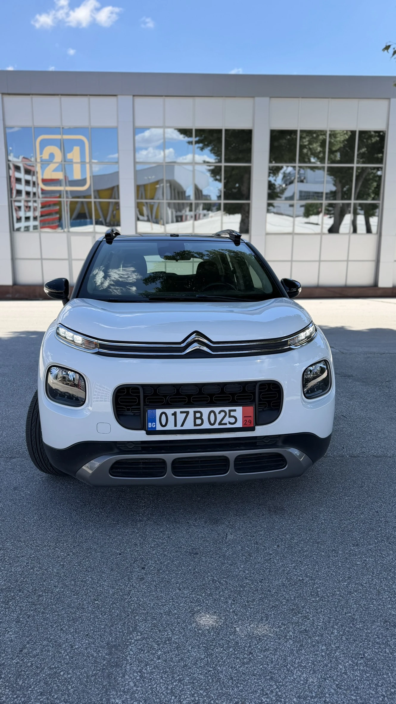 Citroen C3 Aircross 1.2 PureTech / 2019г / Перфектен градски SUV, снимка 3 - Автомобили и джипове - 54903584